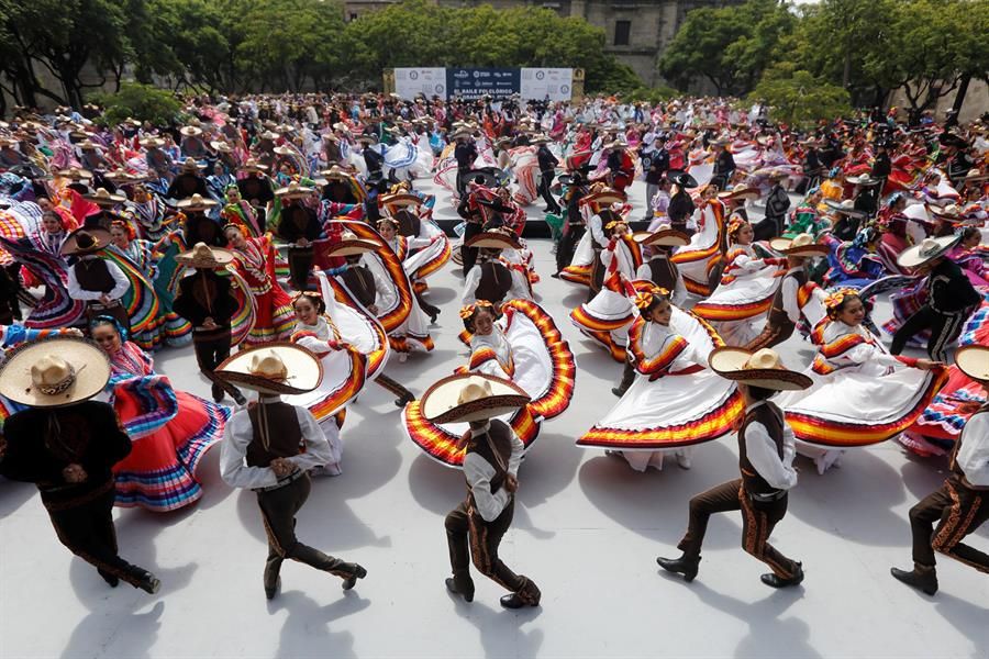 México logra el récord Guinness de danza folclórica más grande del