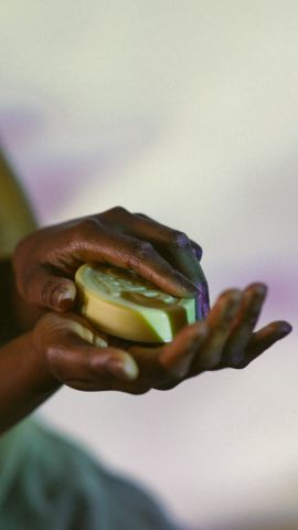 El CBD tiene también propiedades antioxidantes que retrasan el envejecimiento de la piel. Foto cedida firma LUSH. 01 130822