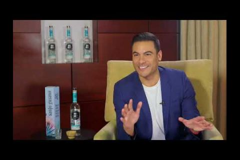 Embedded thumbnail for El cantante Carlos Rivera anuncia gira y promociona la magia del mezcal