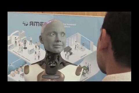 Embedded thumbnail for El robot Ameca: &amp;quot;Los humanos no deberían tener miedo de las inteligencias artificiales&amp;quot;