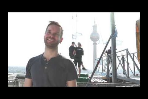 Embedded thumbnail for Un columpio a 120 metros de altura, la nueva atracción turística en el centro de Berlín