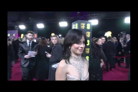 Embedded thumbnail for Personalidades del cine desfilan en la alfombra roja de los premios BAFTA en Londres