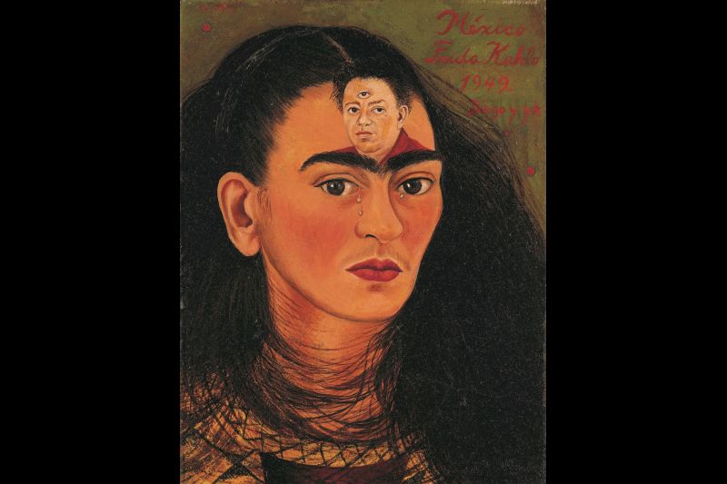 Fotografía cedida por Sotheby's donde se muestra la obra "Diego y yo", un autorretrato de Frida Kahlo donde aparece su busto con una imagen de su marido, Diego Rivera, sobre la frente, y que fue completado en 1949, pocos años antes de su muerte. 01 - 2309