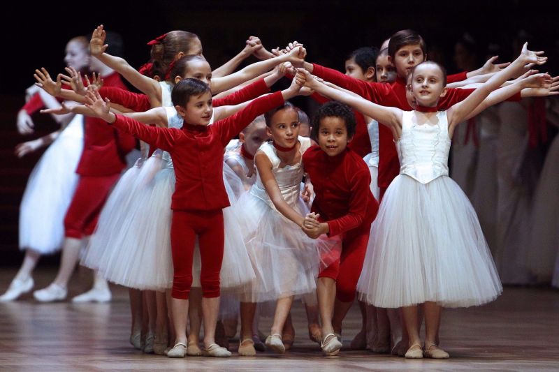Niños del Ballet infantil de la Ópera de Viena (Austria). El ballet clásico es una disciplina de la danza que exige a sus futuros artistas comenzar muy pronto, en la más tierna infancia. EFE/GEORG HOCHMUTH/ 01 250424