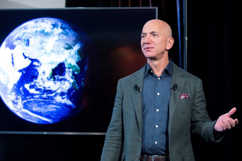 El fundador y CEO de Amazon, Jeff Bezos, participa en la presentación de una iniciativa ambiental de Amazon titulada 'The Climate Pledge', en Washington, DC, EE. UU., 19 de septiembre de 2019 (reeditado el 7 de junio de 2021).