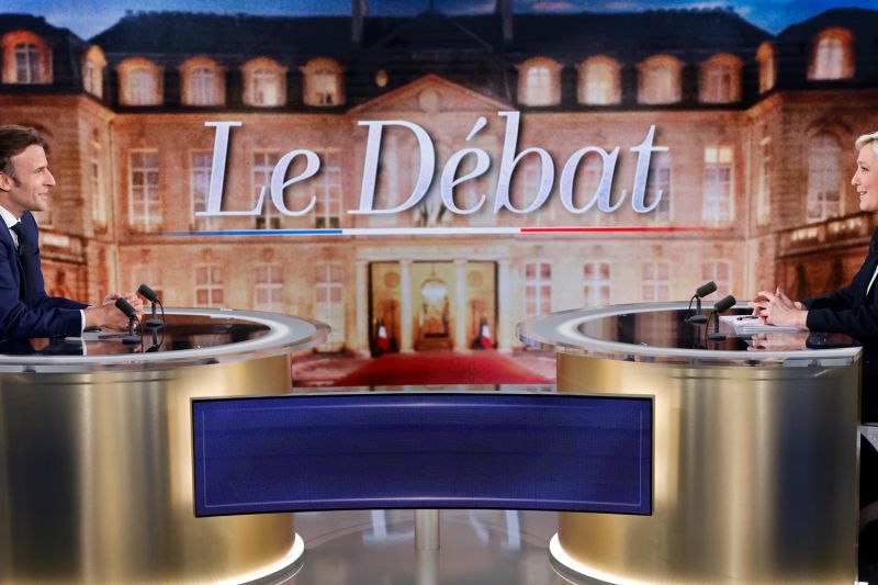 Debate entre los candidatos presidenciales franceses Marine Le Pen y Emmanuel Macron 200422