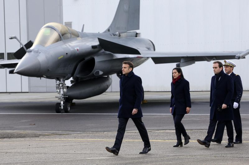 Los deseos de año nuevo del presidente francés Macron al ejército francés 01 200123