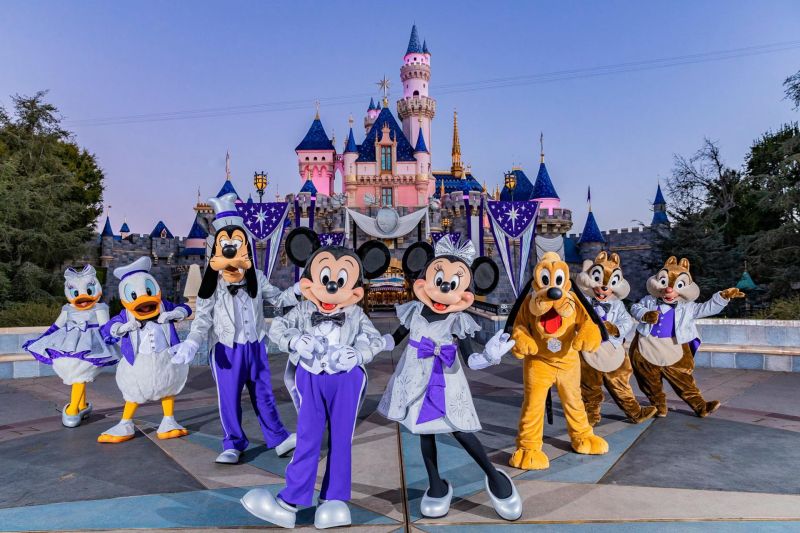 Disney inaugura una temporada centenaria en su parque temático de California 01 280123