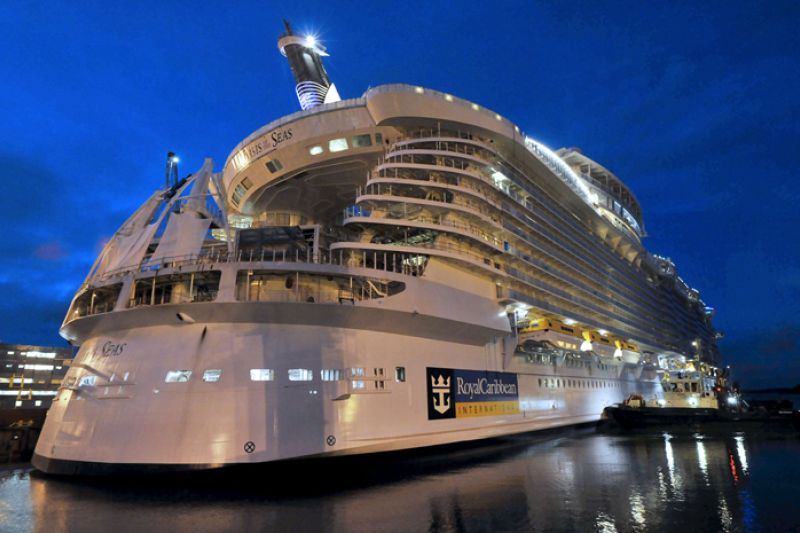 Royal Caribbean International tomó hoy posesión en el puerto finlandés de Turku del "Oasis of the Seas", un coloso de acero cuyas 225 mil toneladas y 361 metros de eslora lo convierten en el mayor barco de pasajeros que jamás haya surcado los mares.