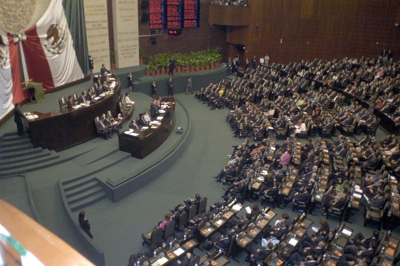 La diputada Lilia Aguilar Gil (PT) afirmó que se registraron irregularidades en el manejo de recursos públicos en la Comisión Federal de Telecomunicaciones (Cofetel) y pidió la destitución de su titular, Mony Sacha de Swaan Addati.