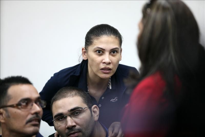 Raquel Alatorre Correa (c), identificada como la líder del grupo de los 18 mexicanos que se hicieron pasar por periodistas de Televisa, y a los que se les incautó en Nicaragua 9,2 millones de dólares, asiste al juicio por narcotráfico y lavado de dinero e