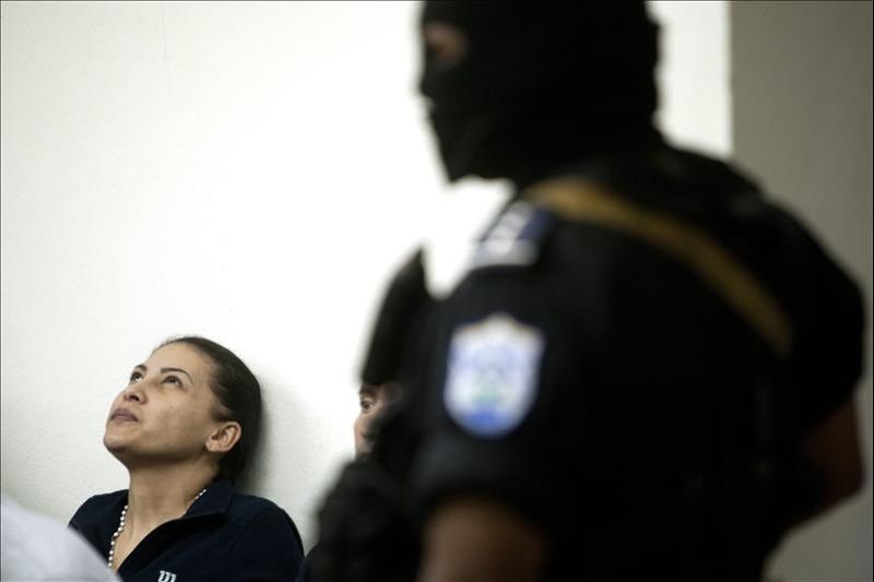 Raquel Alatorre Correa, identificada como la líder del grupo de los 18 mexicanos detenidos con más de 9 millones de dólares en Nicaragua y que se hicieron pasar por periodistas de Televisa asiste al juicio que se les sigue en Managua.