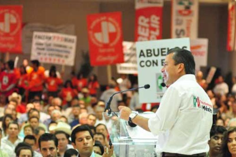 ”Las bases para la victoria electoral de 2015 y 2018, las estamos construyendo desde ahora, porque los priístas no perdemos el tiempo en reyertas absurdas; aquí la unidad no es un discurso, la unidad se vive y se construye”, afirmó César Camacho.