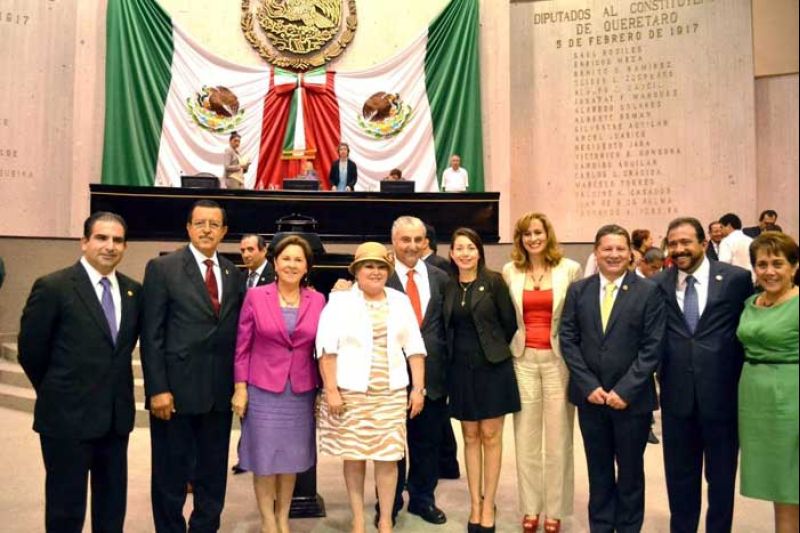 La secretaria de Protección Civil de Veracruz, Noemí Guzmán Lagunes, acudió a la Sesión Ordinaria en la que los diputados al Congreso local aprobaron por unanimidad la nueva Ley Estatal de Protección Civil para la Reducción del Riesgo de Desastres.
