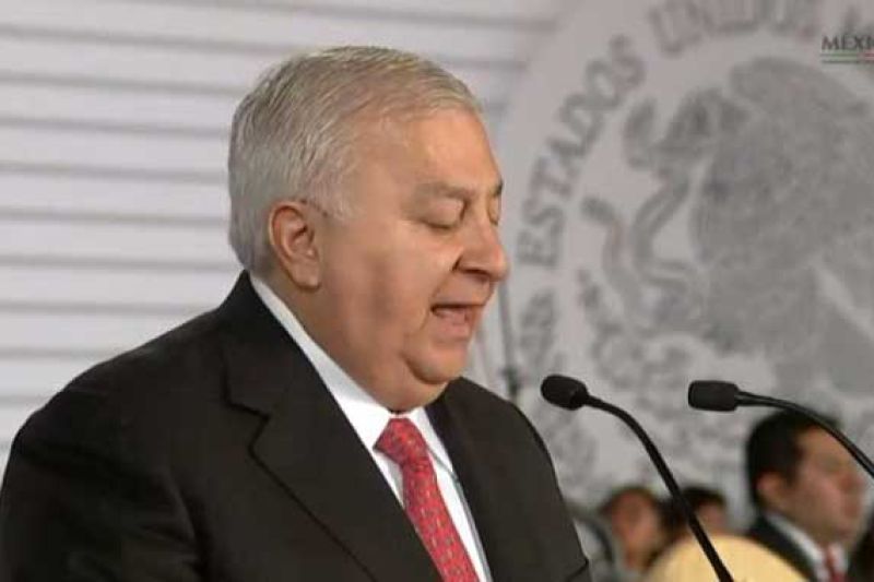 Al ofrecer su informe sobre los avances de la reforma educativa, Emilio Chuayffet Chemor dijo que esta es una tarea de “precisión, sin ruidos, de crítica dura y propositiva, de debate y antagonismo, pero no de aniquilamiento”.
