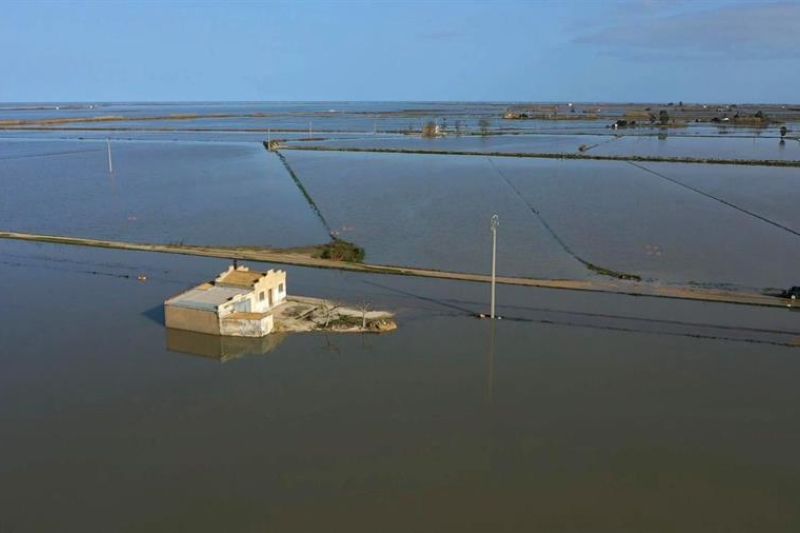 Imagen de archivo tomada desde un dron en España sobre los daños causados por las fuertes lluvias, el viento, el granizo y la nieve en campos de cítricos, explotaciones de hortalizas y granjas de acuicultura. EFE/Susanna Sáez
