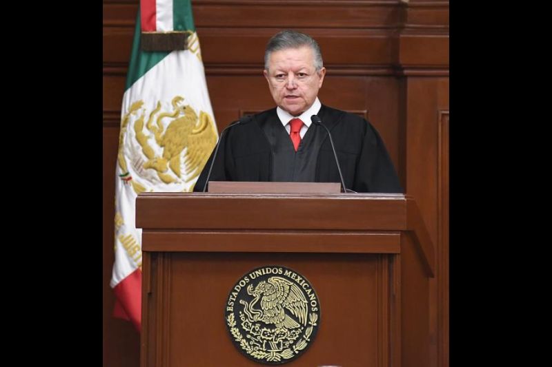 Fotografía cedida este miércoles por la Suprema Corte de Justicia de México que muestra al ministro Arturo Saldivar durante la lectura del informe de labores en Ciudad de México (México).
