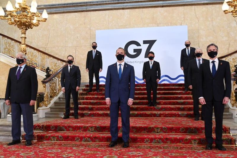Foto de familia de los ministros de Exteriores y de Desarrollo del G7, antes de la reunión que celebran en Londres para abordar las "amenazas" internacionales a la democracia y la recuperación de la pandemia de coronavirus. 