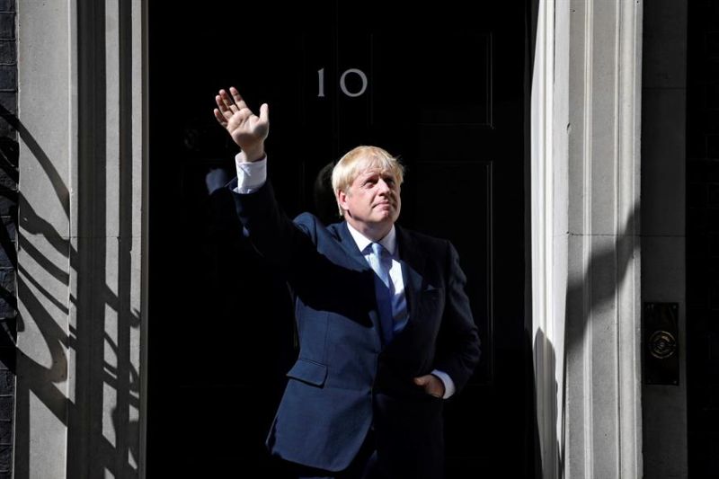 Fotografía de archivo fechada el 24 de julio de 2019 que muestra al primer ministro británico, Boris Johnson, delante del número 10 de Downing Street.