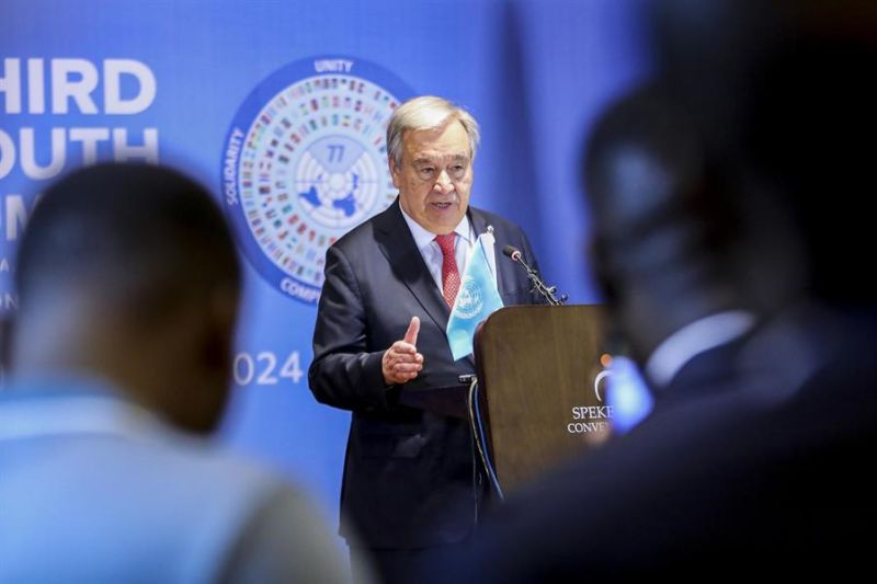 El secretario general de la ONU, António Guterres, comparece ante los medios informativos en la apertura de la III Cumbre del Sur del Grupo de los 77 (G77) + China, que se celebra en Kampala. EFE/EPA/Daniel Irungu 01 220124