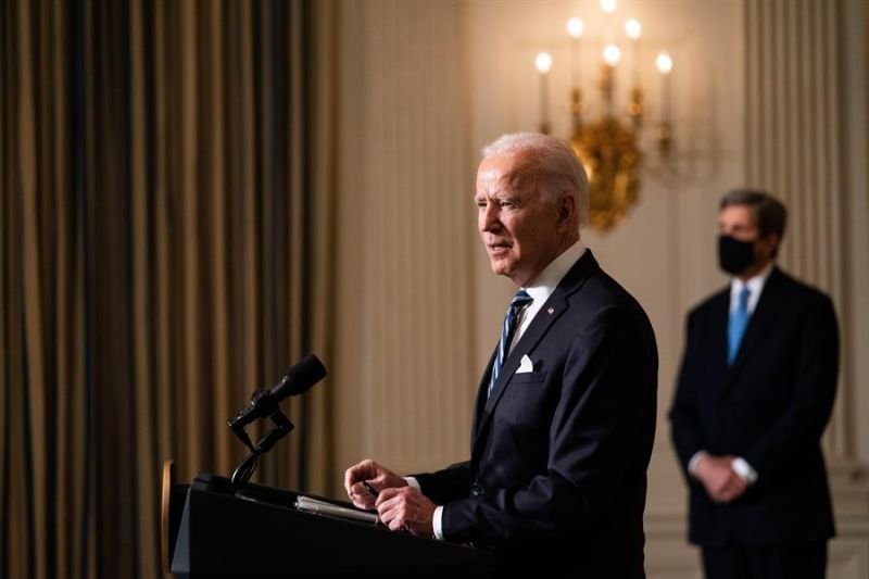 l presidente de EE.UU., Joe Biden, habla durante una conferencia de prensa en la Casa Blanca en Washington (EE.UU.), ayer 27 de enero de 2021. 