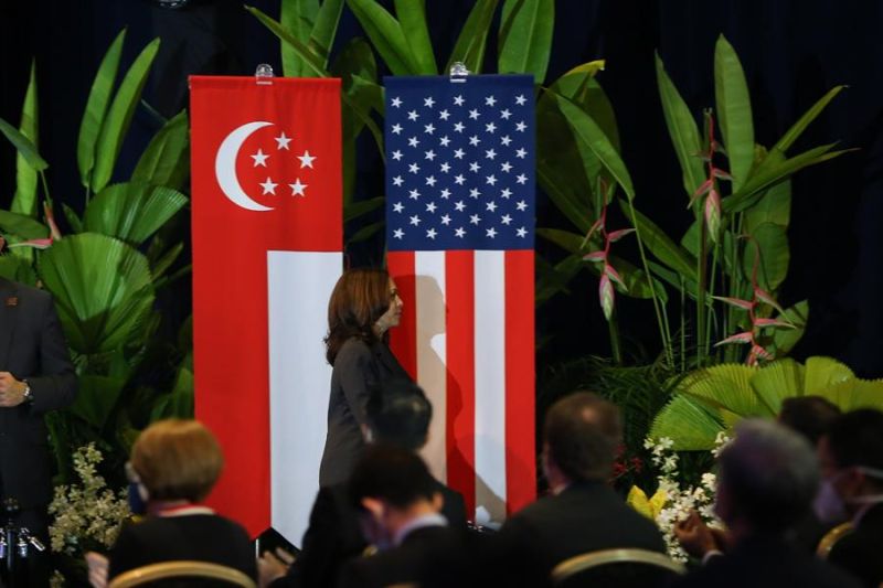 La vicepresidenta de EEUU, Kamala Harris, durante un discurso en Singapur.