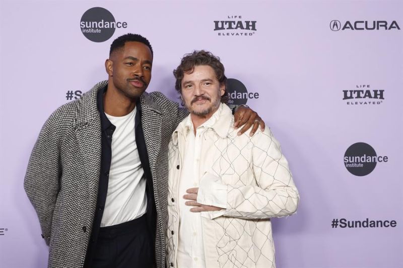 El chileno Pedro Pascal (D) y el actor estadounidense Jay Ellis (I) recordaron la divertida noche que pasaron junto al fallecido Angus Cloud grabando escenas de acción para el filme 'Freaky Tales' que hoy tuvo su estreno en el Festival EFE/EPA/GEORGE FREY