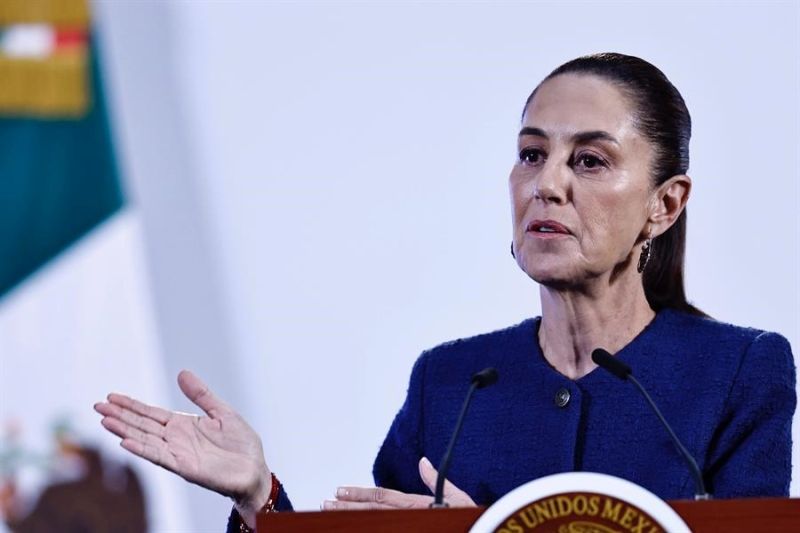 La presidenta de México Claudia Sheinbaum, habla este jueves durante una rueda de prensa matutina en Palacio Nacional de la Ciudad de México (México). EFE/Sáshenka Gutiérrez 01071124