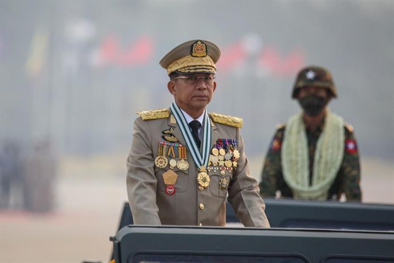 Un enviado especial del gobierno de China ha realizado una visita de una semana a Birmania, donde se reunió con Min Aung Hlaing(i), el líder de la junta militar que gobierna el país desde el golpe de Estado del 1 de febrero, informó la Embajada china. EFE