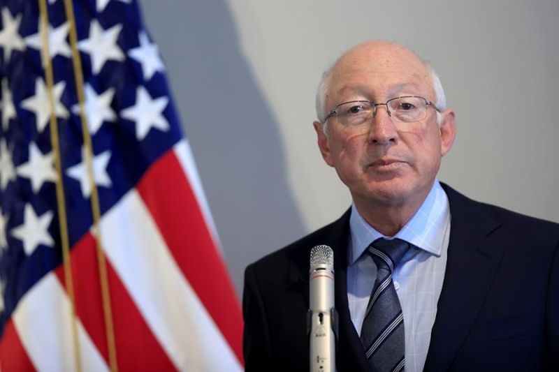 El embajador de los Estados Unidos en México, Ken Salazar, participa en una rueda de prensa el 11 de octubre de 2021, en la Ciudad de México (México).