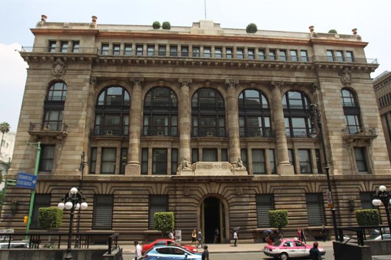 Fotografía de archivo que muestra el edificio del Banco de México, en Ciudad de México (México). 01 290922