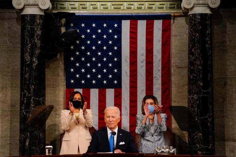 El presidente de Estados Unidos, Joe Biden, al dirigirse al Congreso estadounidense, con motivo de sus primeros cien días de gobierno, en la sede del Capitolio en Washington DC (EE.UU.)