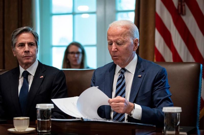 El presidente de los Estados Unidos, Joe Biden, habla durante una reunión de gabinete en la Casa Blanca en Washington, DC, Estados Unidos.