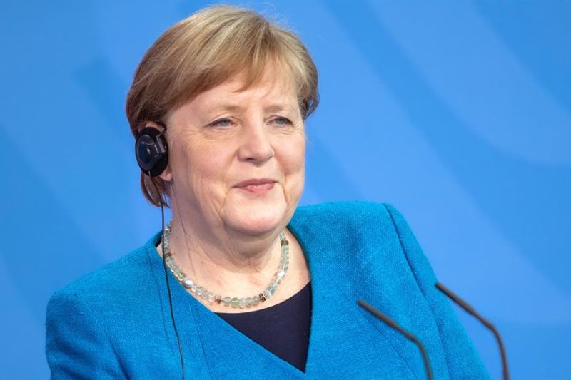 Angela Merkel - 01 - 080621