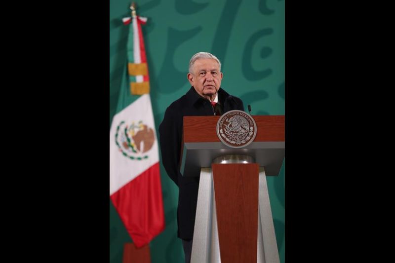 El presidente de México, Andrés Manuel López Obrador, habla, el 30 de diciembre de 2021, durante su conferencia matutina en el Palacio Nacional de la Ciudad de México (México). 
