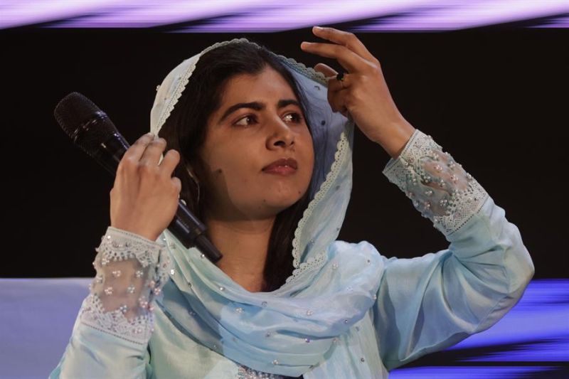 La premio Nobel de Paz 2014, la paquestaní Malala Yousafzai, fue registrada este lunes, 22 de mayo, durante la quinta edición del Festival del Lector, en el Maracanazinho (Río de Janeiro,Brasil). EFE/Antonio Lacerda