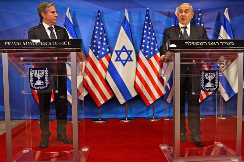 El secretario de Estado de Estados Unidos, Antony Blinken (i) y primer ministro israelí, Benjamín Netanyahu (d) en rueda de prensa este martes en Jerusalén.