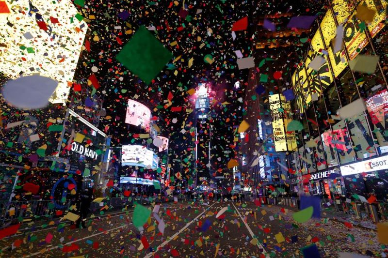 Fotografía de archivo de una vista general de un Times Square vacío después del baile de fin de año en Nueva York, Nueva York, EE. UU., el 1 de enero de 2021.