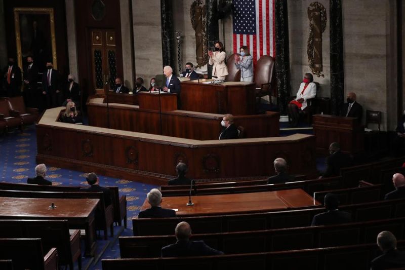 El presidente de Estados Unidos, Joe Biden, en su primer discurso en el Congreso en una sesión conjunta de la Cámara de Representantes y el Senado.