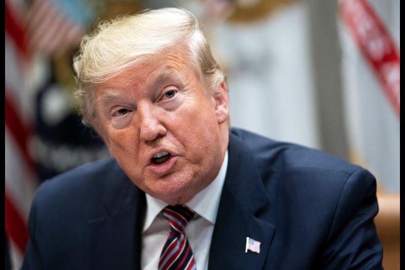 El presidente de los Estados Unidos, Donald J. Trump, participa en una mesa redonda sobre pequeñas empresas y reducción de trámites burocráticos, en la Casa Blanca en Washington, DC, EE. UU., 06 de diciembre de 2019.
