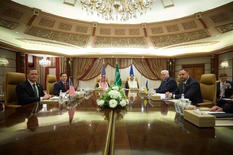 Una delegación ucraniana de alto nivel se reúne en la ciudad saudí de Yeda con representantes de EE.UU., en el primer encuentro que se celebra en Arabia Saudí entre dirigentes de ambos países en el marco de los esfuerzos de Washington efe