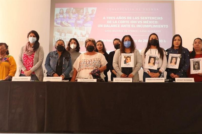 Fotografía cedida por el Centro de Derechos Humanos Miguel Agustín Pro Juárez (Centro Prodh), que muestra a un grupo de mujeres victimas de tortura y desaparición forzada en la Ciudad de México. EFE/ Centro Prodh