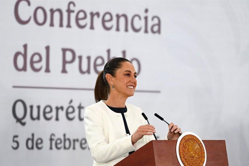 Fotografía cedida por la Presidencia de México de la mandataria, Claudia Sheinbaum, durante una rueda de prensa en Querétaro (México). EFE/ Presidencia De México /