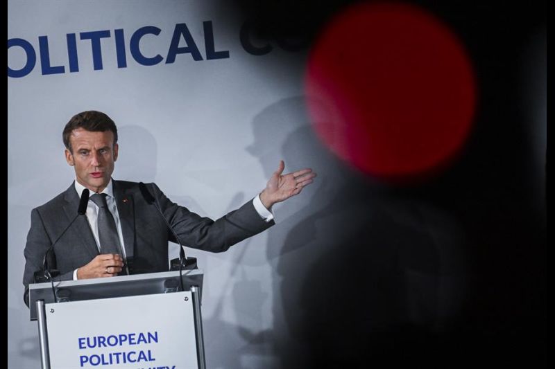 Macron (c) afirmó que "Francia condena con la mayor firmeza estos ataques deliberados de Rusia sobre el conjunto del territorio ucraniano y contra civiles. 01 111022