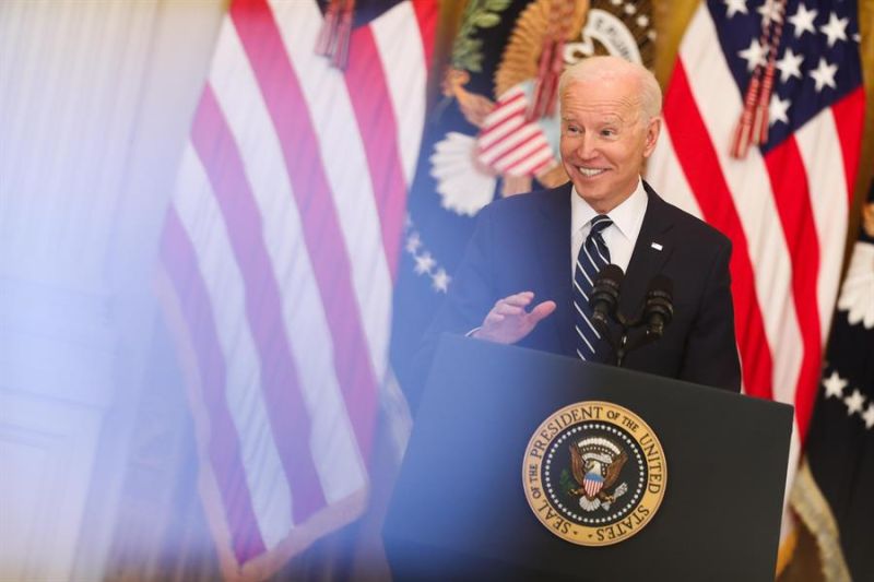 El presidente de EE.UU., Joe Biden, habla durante la primera rueda de prensa de su mandato, este jueves 25 de marzo de 2021, en la Casa Blanca en Washington (EE.UU.).