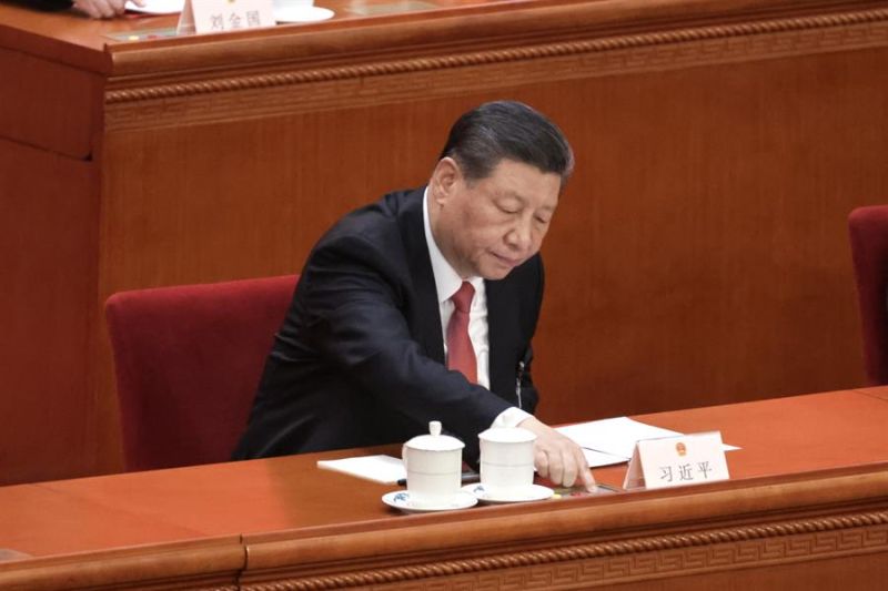 Fotografía de archivo del 1 de agosto de 2023 en la que se observa al presidente chino, Xi Jinping. EFE/EPA/ANDRÉS MARTÍNEZ CASARES 01 270324