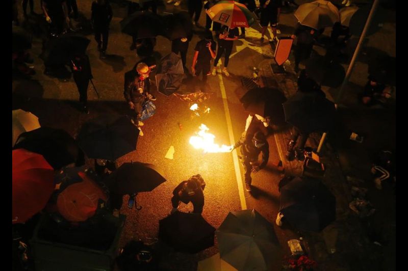 Las autoridades chinas mostraron hoy su oposición contra la determinación por parte del Tribunal Superior de Justicia de Hong Kong de la ley que prohíbe el uso de máscaras en las protestas que afectan la ciudad desde el pasado junio es anticonstitucional.