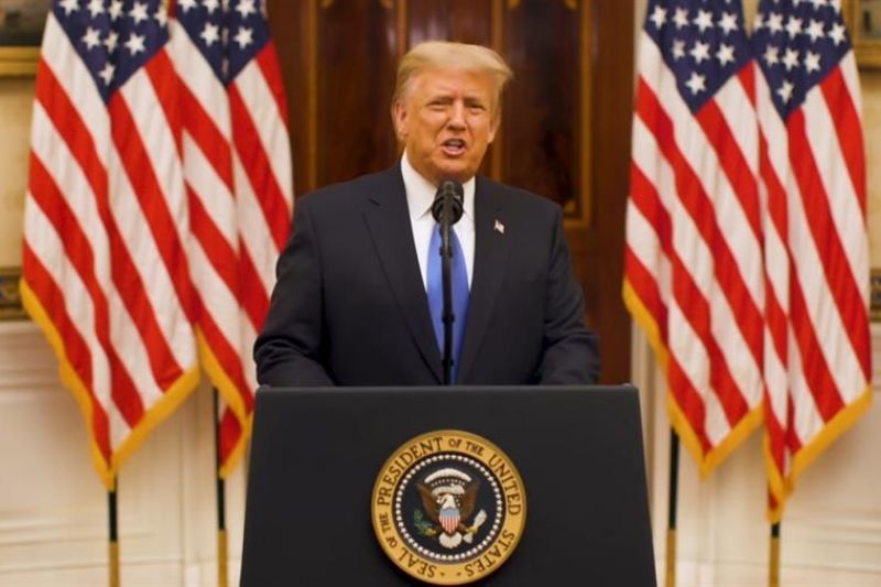Fotograma de un video cedido por la Casa Blanca en el que se ve al presidente saliente de EE.UU., Donald Trump, durante su discurso de despedida, este 19 de enero de 2021 en Washington.