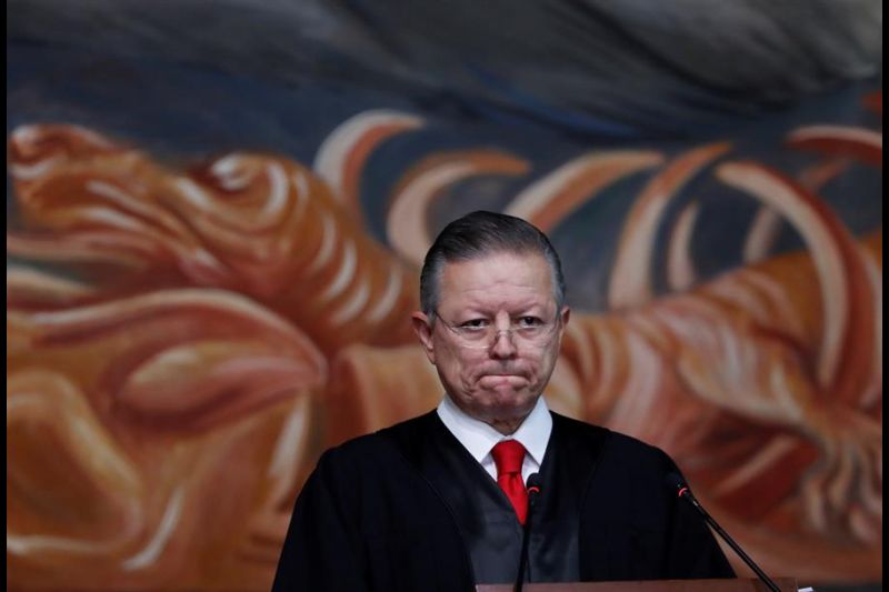 El presidente de la Suprema Corte de Justicia de la Nación (SCJN), Arturo Zaldívar, habla hoy durante su tercer informe de labores en la Ciudad de México.