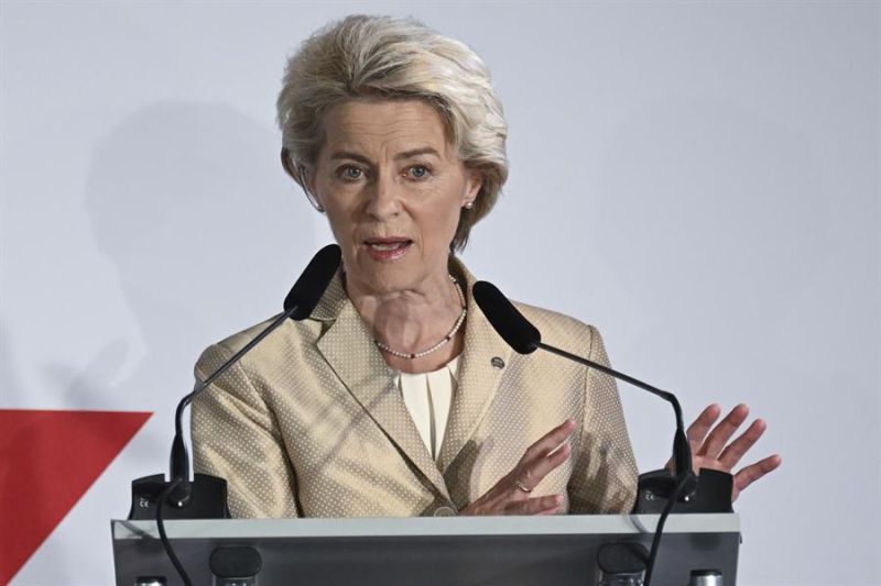 Fotografía de archivo (07/10/2022) de la presidenta de la Comisión Europea, Ursula von der Leyen, durante la cumbre informal de la UE en Praga, República Checa, el 7 de octubre de 2022. 01 011222